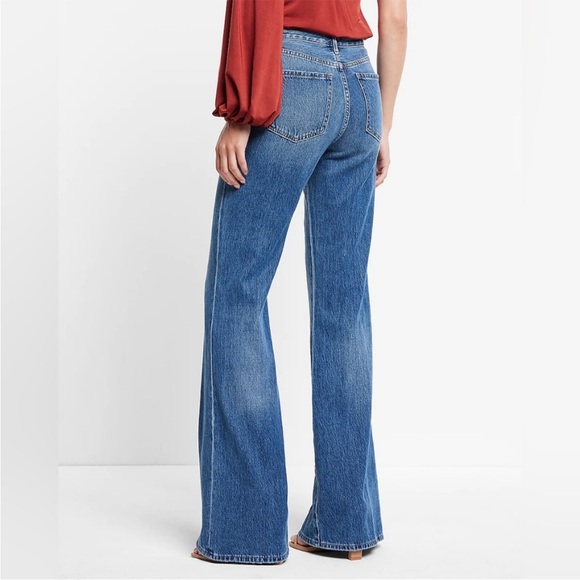 NWOT Express Mid Rise Medium Wash Front Seamed 70s Flare Jeans - Picture 4 of 9